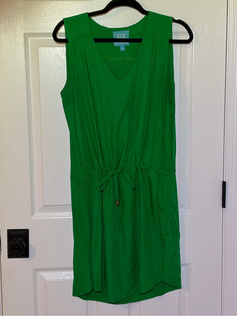 Escapada Kelly Green Sleeveless Drawstring Waist Dress With Pockets. Size Medium